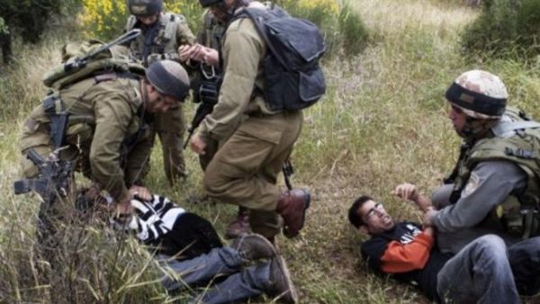 جنود إسرائيليون يعتدون على شبان فلسطينيين في الضفة الغربية شاركوا بمسيرات حق العودة 