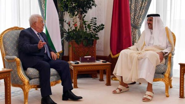 أمير قطر الشيخ تميم بن حمد آل ثاني والرئيس الفلسطيني محمود عباس
