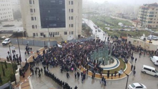 المعلمون يؤكدون مواصلتهم الاضراب حتى تحقيق مطالبهم