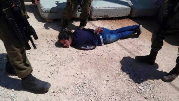 لحظة اعتقال الفتاة الفلسطينية التي نفذت عملية الطعن