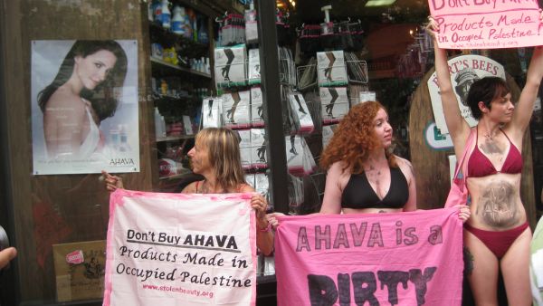 The Boycott, Divestment and Sanctions (BDS) movement organized the 'Stolen Beauty' protest. (Tikkun)