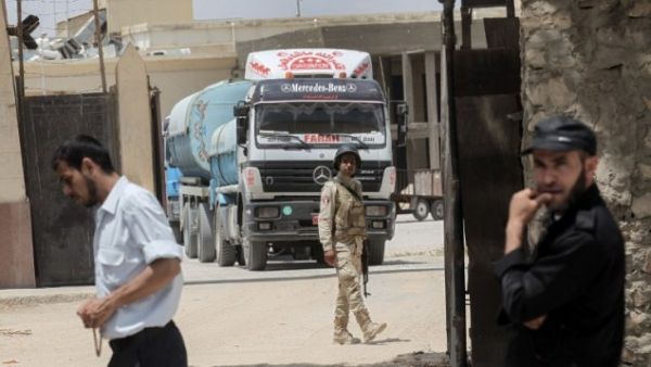 Egyptian trucks carrying fuel enter the southern Gaza Strip from Egypt through the Rafah border crossing on June 21, 2017. (AFP/ Said Khatib) 