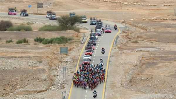 The pack rides in the Negev Desert during 3rd stage of 101st Giro d'Italia, Tour of Italy, May 6, 2018, 229 kilometers between Beersheba and Eilat. (AFP/ File Photo)