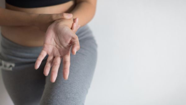 مرض باركنسون هو اضطراب يُصيب المخ مسبباً العديد من المشاكل
