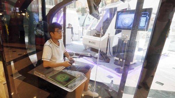 غرف ألعاب فيديو لشغل الأزواج أثناء تسوُّق زوجاتهم!