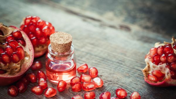 زيت الرمان تُنشّط عمل المبيضين