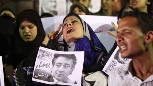Egyptian opposition activists shout slogans during a protest in front the Syndicate of Journalists in downtown Cairo on November 29, 2010 
