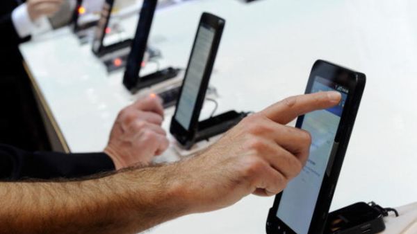 Convention attendees use Samsung Galaxy Tab Android tablets at the 2011 International Consumer Electronics Show at the Las Vegas Convention Center January 6, 2011