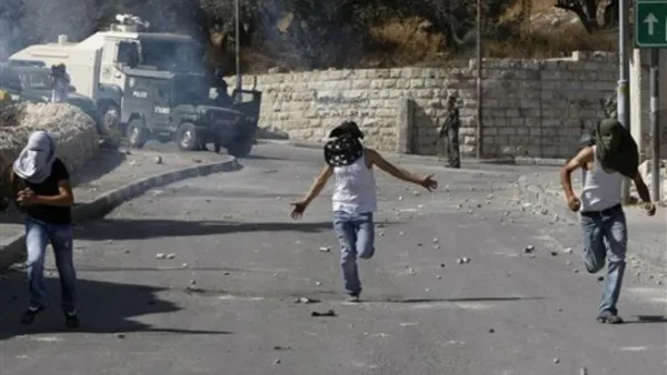 alestinian stone throwers and Israeli forces clash in the mostly Arab east Jerusalem neighbourhood of Silwan on October 15, 2010. Police in Jerusalem are systematically breaking the law by arresting stone-throwing children at night and interrogating them without their parents, an Israeli rights group said on December 15, 2010