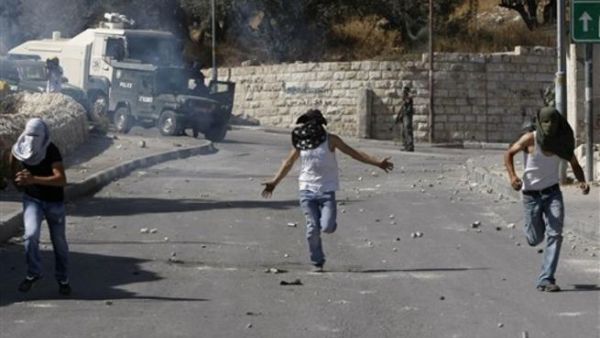alestinian stone throwers and Israeli forces clash in the mostly Arab east Jerusalem neighbourhood of Silwan on October 15, 2010. Police in Jerusalem are systematically breaking the law by arresting stone-throwing children at night and interrogating them without their parents, an Israeli rights group said on December 15, 2010
