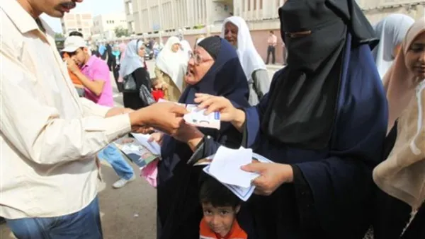 Speaking at a session on "Principles of Islamic jurisprudence of woman participation in national development," Al Gamdi pointed out that there is nothing in Islam preventing women from driving cars and go unveiled without excessive makeup