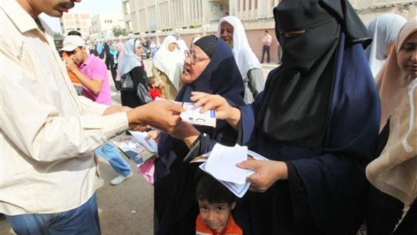 Speaking at a session on "Principles of Islamic jurisprudence of woman participation in national development," Al Gamdi pointed out that there is nothing in Islam preventing women from driving cars and go unveiled without excessive makeup