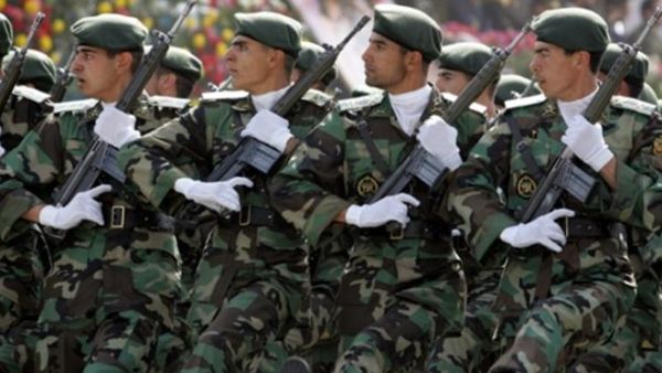 Iranian sodiers march passed President Mahmoud Ahmadinejad (not seen) during the army day military parade in Tehran, 18 April 2007