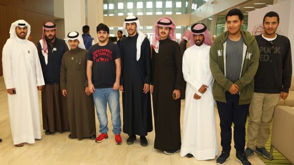 خلال الزيارة، استمع أعضاء الوفد الطلابي إلى عرض عن الدور المحوري الذي تؤديه المدينة التعليمية كمركز للتميز الأكاديمي. خلال الزيارة، استمع أعضاء الوفد الطلابي إلى عرض عن الدور المحوري الذي تؤديه المدينة التعليمية كمركز للتميز الأكاديمي.