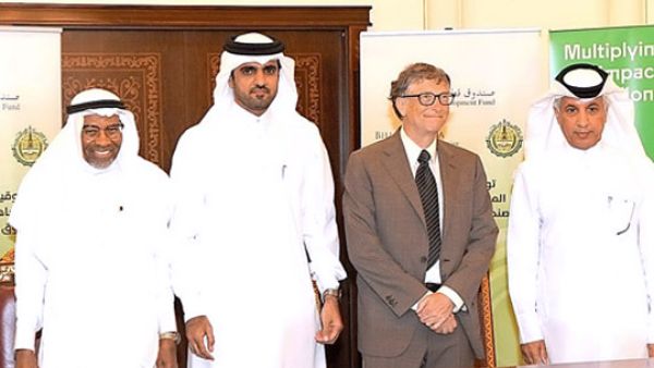 Bill Gates at the signing of Qatar Development Fund's $50m grant agreement to contribute to the capital of The Lives and Livelihoods Fund in April 2016.  (Poandpo.com)