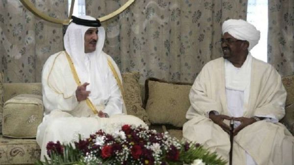 أمير قطر الشيخ تميم بن حمد آل ثاني والرئيس السوداني عمر البشير/ أرشيفية