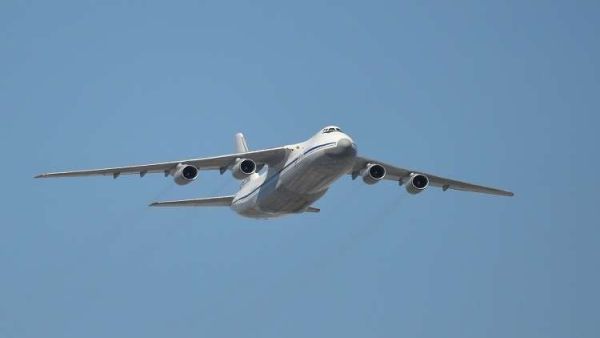 طائرات نقل عملاقة روسية من طراز "أنطونوف-124"، نفذت عدة رحلات إلى قاعدة حميميم