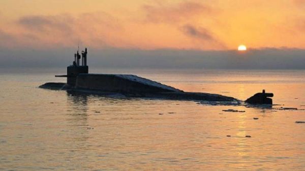 الغواصة حاملة الصواريخ الاستراتيجية " الامير فلاديمير"
