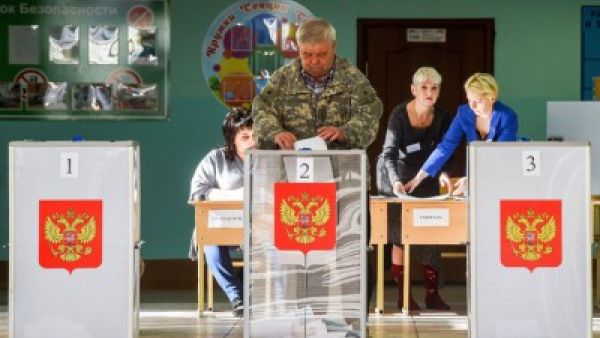 دعي اكثر من 59 مليون روسي الى التصويت منذ الساعة 20,00 بتوقيت غرينتش من السبت