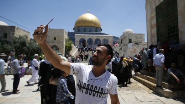Muslims attend prayers during Ramadan in Jerusalem (Ahmad Gharabi/AFP)