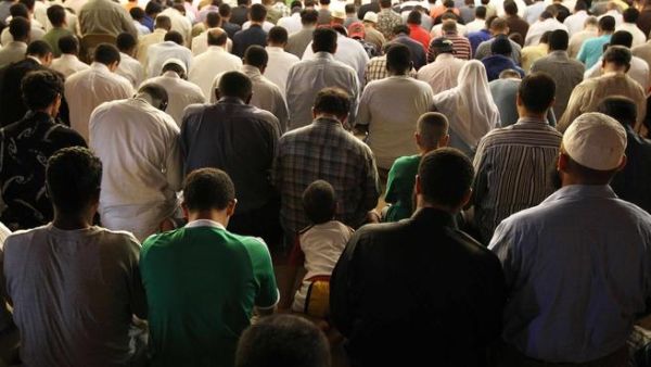 مساجد بروكسل تضيق بالمصلين في رمضان