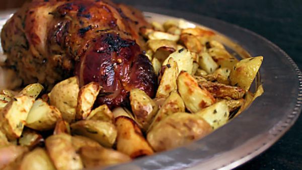 فخذ الخروف المشوي بالبطاطا