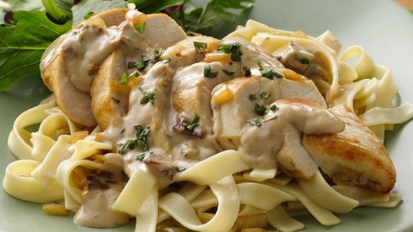 فيليه الدجاج مع فيتوشيني الريحان