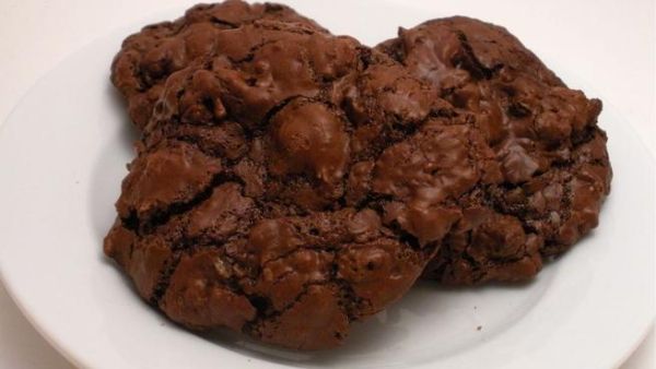 كوكيز الشوكولاته مع حبيبات الشوكولاته كوكيز الشوكولاته مع حبيبات الشوكولاته