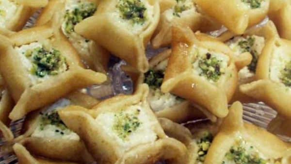 أكواب القطايف بالقشطة.