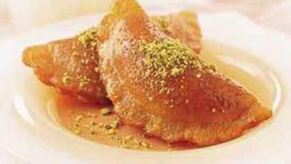 القطايق بالجوز