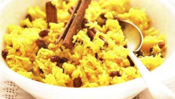 الأرز بالزبيب و اللوز