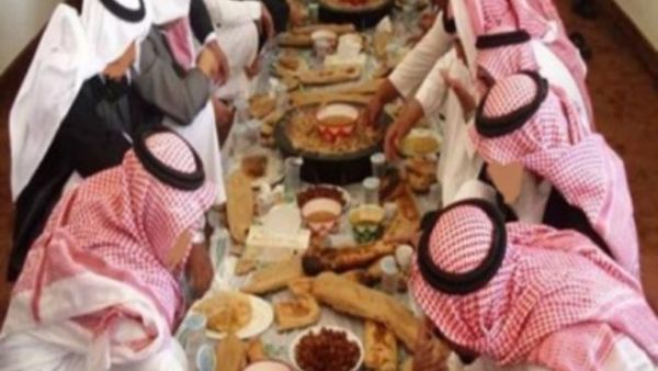 مستشفيات قطر تستقبل 100 حالة بسبب الإفراط في الطعام