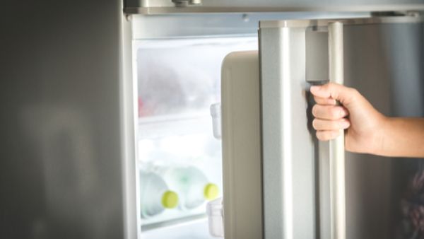 عليكِ مراقبة درجة الحرارة في الثلاجة باستمرار (.shutterstock.com)