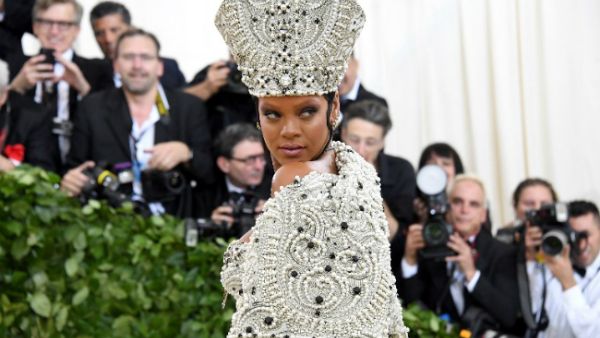 Katy Perry and Rihanna were forced to awkwardly pose together on the red carpet. (Source: Noam Galai - GETTY IMAGES NORTH AMERICA - AFP)
