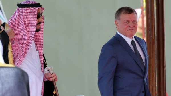 Saudi Arabia’s King Salman and Jordanian King Abdullah II, Amman on March 27, 2017 (AFP Photo/Khalil Mazraawi)