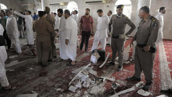 Men gather at the site of Shia mosque in Qatif that was bombed by unknown assailants. (AFP/File)
