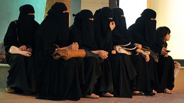 Saudi women must be fully covered in public (AFP/Fayez Nureldine)