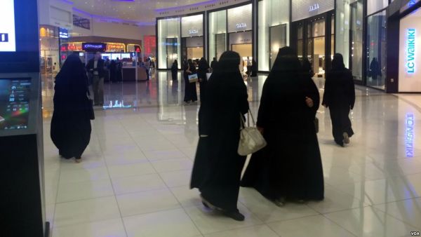 Saudi women shopping in one of the country's many malls. (File)