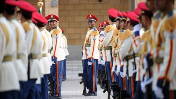SAUDI ARABIA, Riyadh : Saudi royal honor guards smile as they attend the ceremony of the Eid al-Fitr prayer at Turki bin Abdullah grand mosque in Riyadh, on August 8, 2013. AFP PHOTO/FAYEZ NURELDINE