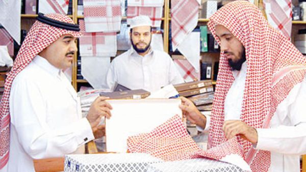 إن سوق الملابس الرجالية في السعودية يشهد نموا خفيفا، واستقرارا نسبيا في أسعار السلع مقارنة بالعام الماضي، حيث إن نسب الارتفاع ليست بالكبيرة، ويشهد السوق استقرارا منذ عامين، حيث بدا واضحا انخفاض في القوة الشرائية للفرد