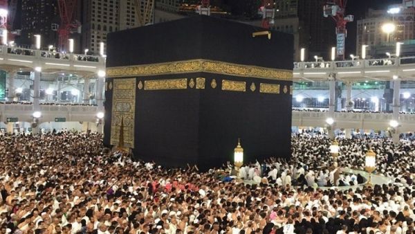 السعودية تمنع المقيمين والزوار من الحج إلا بتصريح