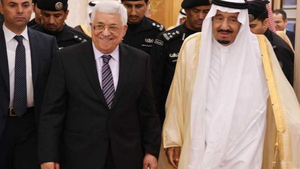 العاهل السعودي الملك سلمان بن عبدالعزيز والرئيس الفلسطيني محمود عباس