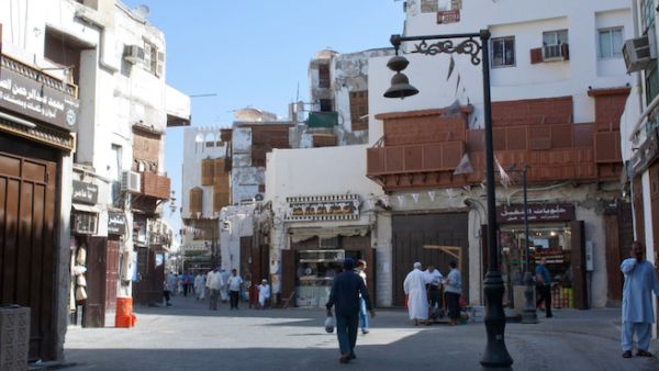 
Economist Abdulaziz Sharoofna said that Saudization of such occupations is a necessary step to create more job opportunities for Saudi young men and women. (Shutterstock)