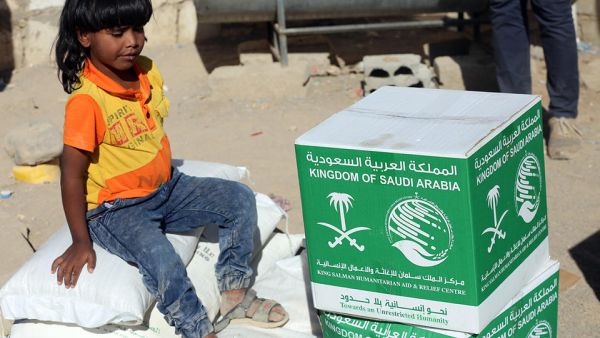 King Salman Humanitarian Aid and Relief Centre agreed to support  7 projects for the displaced Rohingya ethnic group and the people of Syria. (AFP/ File Photo) 