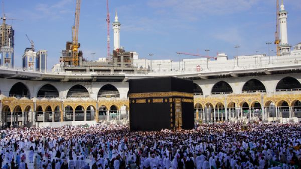 Mecca's Chamber of Commerce estimates losses at SR60billion as a result of the curb on visitor numbers.  (Shutterstock/Nawawi Malezya) 