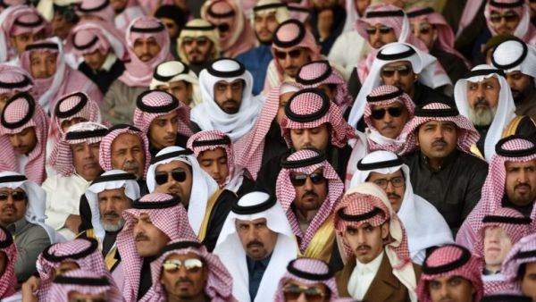 The labor office must consider finding alternative jobs for laid off Saudi staff at the current firm or any other firms belonging to the employer.  (AFP/Fayez Nureldine) 