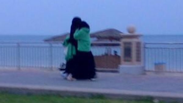 As the world praises Saudi advances on women’s rights, some in the ultra-conservative kingdom are still arguing over whether they should be allowed to wear coats (Twitter/@3msha_88)