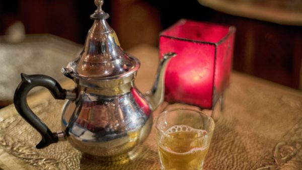 تُعتبَر القهوة رمزًا من رموز الكرم عند العرب