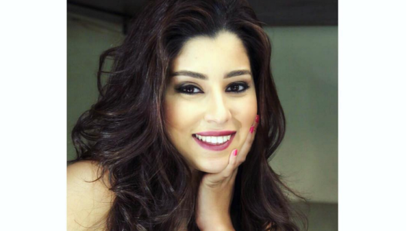 Ayten took a brief break from acting to take care of her baby girl. (Instagram)