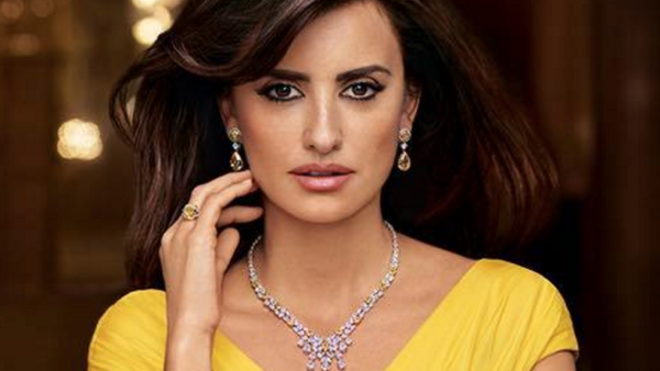 Penelope in Damas's new collection. (Facebook)